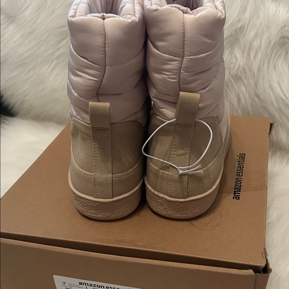Amazon Essentials Women's Winter (Puffer) Boots - Picture 2 of 5